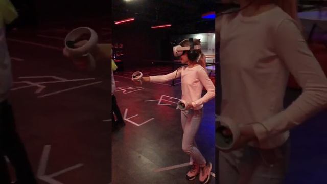 Дети в восторге! Динамичные VR игры для детей и взрослых! смотреть онлайн