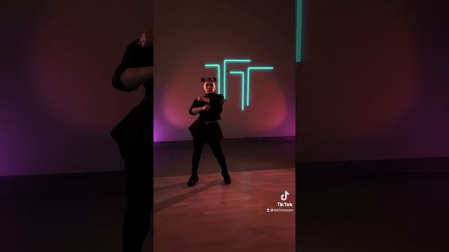 #TechnoTeam #Techno #Basics 2.8 #Black #Sparrow #Dance #Music #Rave #Sport #Club #Community #Berlin смотреть онлайн