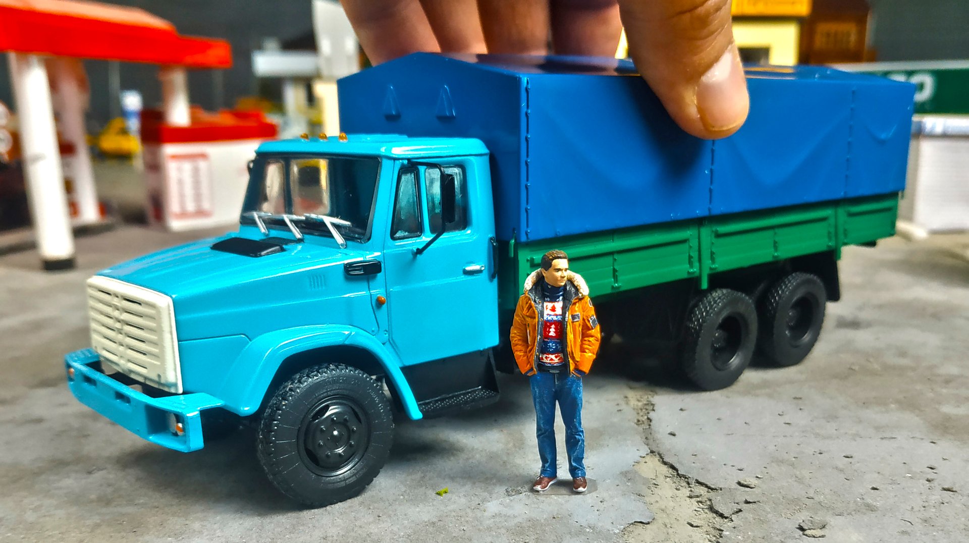 Модель БОЛЬШОГО ГРУЗОВИКА ЗИЛ масштаб 1/43. Про машинки. смотреть онлайн