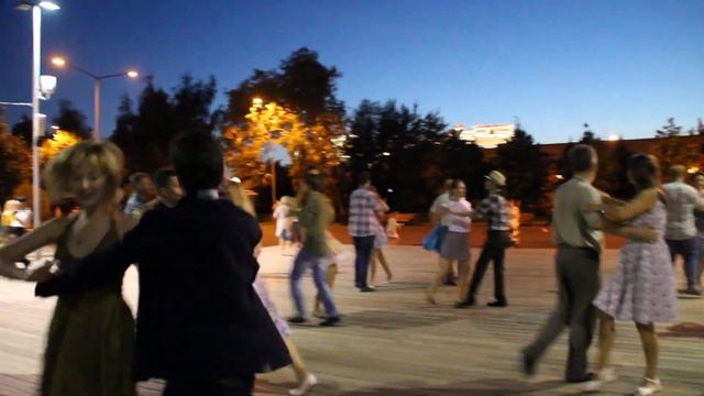 Танцы в парке Горького. Рио рита. балансе.рф смотреть онлайн