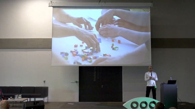 AGRAFA Beyond'22 — Oluwaseyi Sosanya — Designing for Realtime 3D Collaboration смотреть онлайн