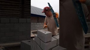?Это ГЕНИАЛЬНО ?Кладка углов из шлакоблока и как правильно натягивать причалку????♂️