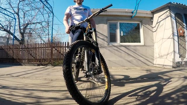 8 ТРЮКОВ ДЛЯ НОВИЧКОВ НА ВЕЛОСИПЕДЕ смотреть онлайн