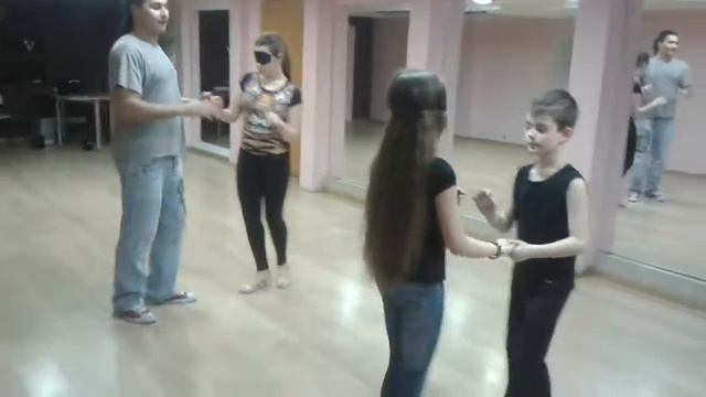 ЛЕ Шкробтак - Детская группа "Salsa Kids". Танец с закрытыми глазами смотреть онлайн