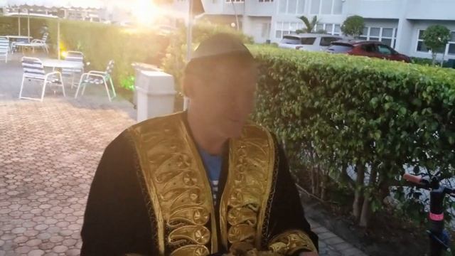 Маямская Подача Узбекского Плова с Перепелиными Яйцами и Колбасой из Конины смотреть онлайн