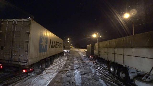 Снегопад. Застреваю в снегу. Лопата и решётки помогают. С Рязани на Орёл. Трасса М5, ЦКАД, трасса М смотреть онлайн