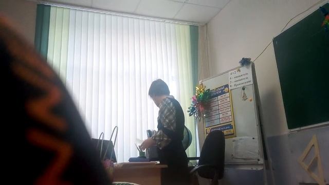 Пронес камеру на уроке снимал всех одноклассников и училку смотреть онлайн