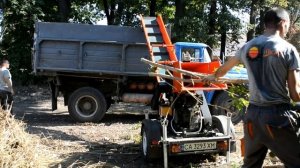 Автономный дизельный веткоруб на прицепе