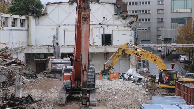 Excavator Volvo EC 360 and Komatsu PC 380 - demolition site смотреть онлайн