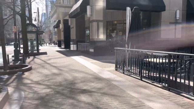 АМЕРИКА, ШАРЛОТТ, СЕВЕРНАЯ КАРОЛИНА ПУСТЫННЫЙ ЦЕНТР ГОРОДА ДНЁМ смотреть онлайн