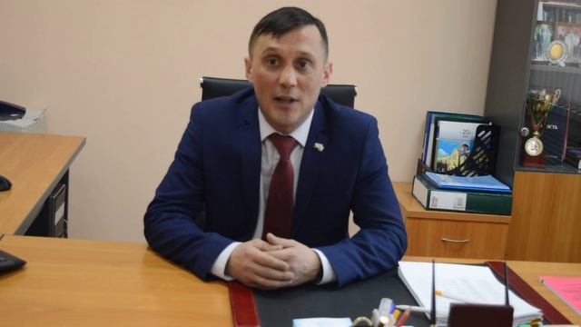 Начальник Управления Пенсионного фонда Ильмир Гильмутдинов поздравляет милых дам смотреть онлайн