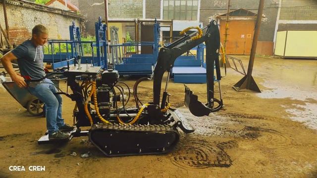 Новая модель портативного мини экскаватора. Первое включение.
