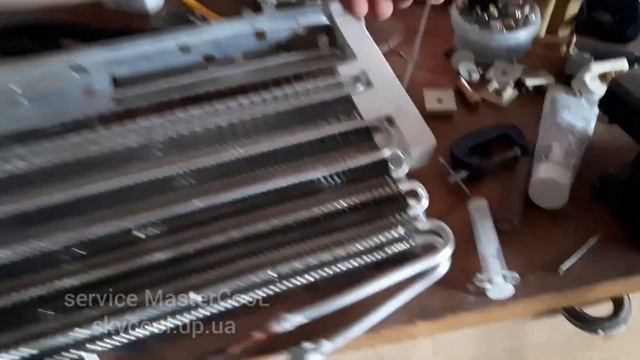 Ремонт холодильника Индезит.Пробую припой без флюса по алюминию HTS 2000 смотреть онлайн