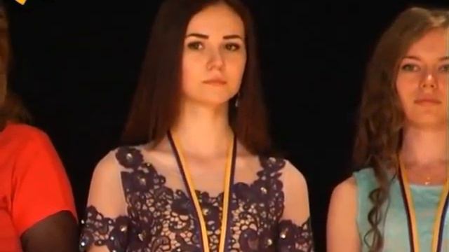 Золоті та срібні медалі вручили полтавським випускникам-відмінникам смотреть онлайн