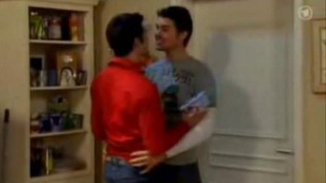 Verbotene Liebe: Jo Weil (Oliver)  Thore Schölerman(Chris)