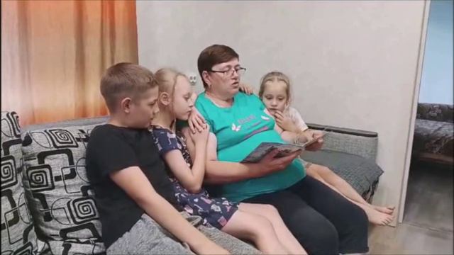 Читающая бабушка -читающая страна смотреть онлайн