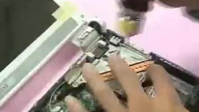 Disassembling the MSI S250 Notebook смотреть онлайн