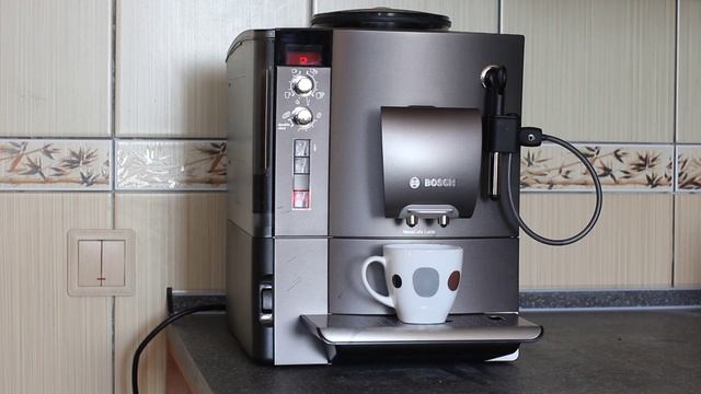 Приготовление эспрессо с помощью BOSCH TES 50321/50328 RW смотреть онлайн