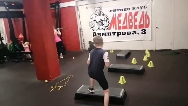 Круговая тренировка ног боксера смотреть онлайн