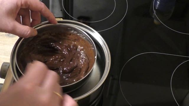 Чернослив, фаршированный грецким орехом, в шоколаде смотреть онлайн