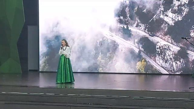 Выступление юной солистки в Парке "Ёлочки" (08.07.23) смотреть онлайн
