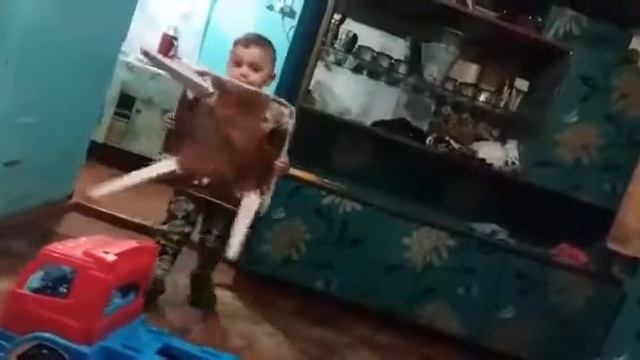 Ребенок по имени Фрэн рассказывает стишок мишка косолапый смотреть онлайн