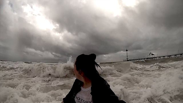 I see the sea and the sea sees me смотреть онлайн