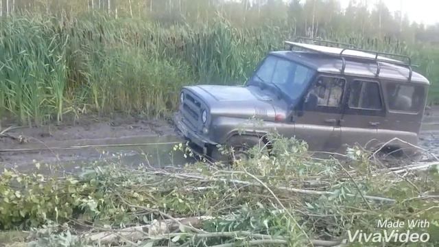 Уазик застрял в грязи смотреть онлайн