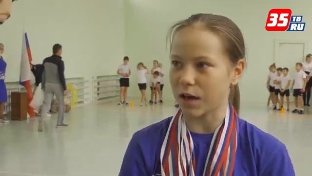 В Майской школе открыли после ремонта спортивный зал смотреть онлайн