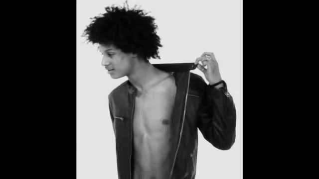 Les Twins Music: DJ Noodles - Hands High смотреть онлайн