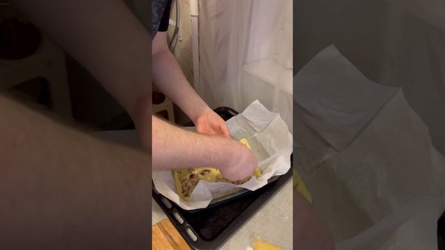 Готовим тарт с мясом грибами и сыром смотреть онлайн