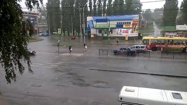 Липецк потоп ливень на соколе 24.06.2015 4 смотреть онлайн