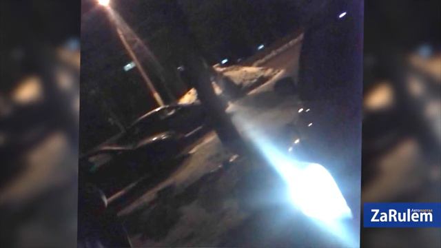 Пьяный гаишник упал в сугроб при попытке бегства смотреть онлайн