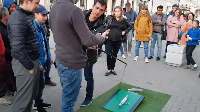 Бутылка и удочка, Синева пытаются поднять.