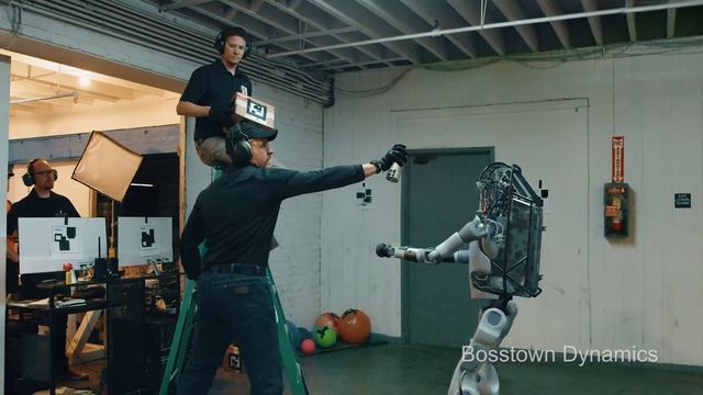 Boston Dynamics Робот отомстил ! Прикол... смотреть онлайн