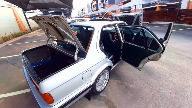 BMW E30 318i vs BMW E28 525E / What's The Difference ? / Car B Roll / Video And Photo FOOTAGE смотреть онлайн