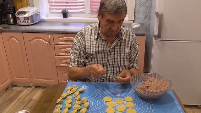 Как правильно приготовить пельмени Рецепт теста для пельменей смотреть онлайн