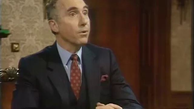 Yes Minister explains the EEC (EU) смотреть онлайн