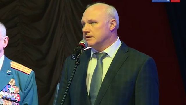 Руководители города поздравили ельчан с Днём защитника Отечества: в Городском дворце смотреть онлайн