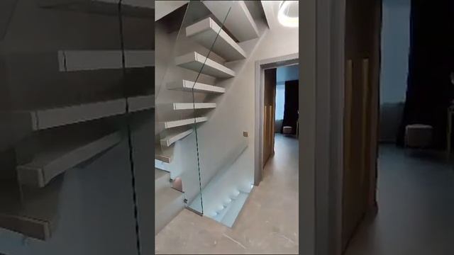 Изготовление консольной лестницы в Ялте. Обзор z-образных ступеней. Производство лестниц в Крыму. смотреть онлайн