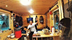 “Один в тайге” Выбрался с наледи, Первая партия траков от ТДТ-55, Поймал щуку! Возвращаюсь к избушке