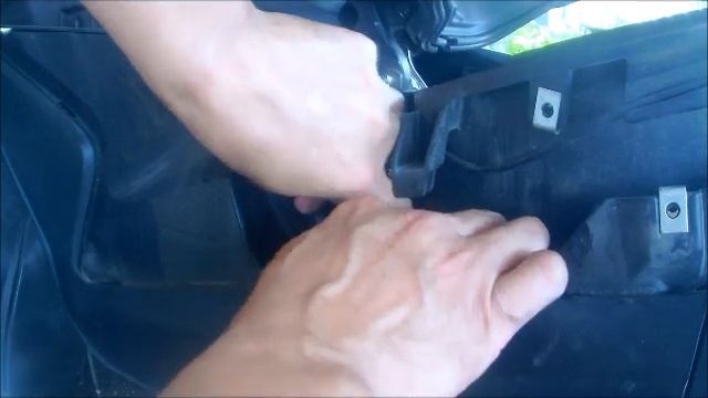 Honda Forza NSS300 - Installation of Seat Damper/Lifter смотреть онлайн