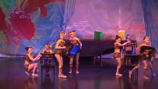 Эквилибр на табуретках смотреть онлайн