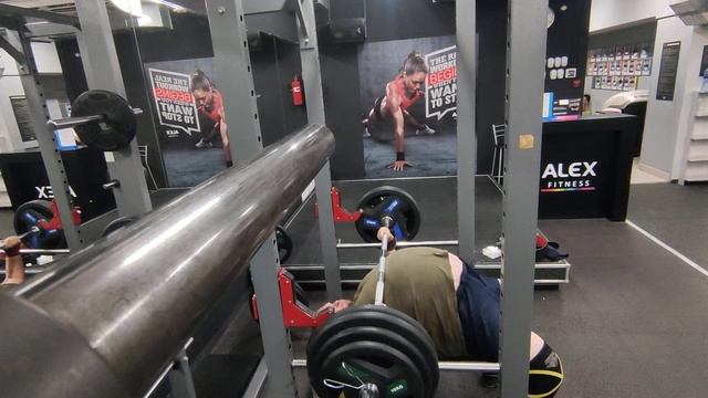 Жим лежа с паузой (1 сек.) на груди 4*4 –150 смотреть онлайн