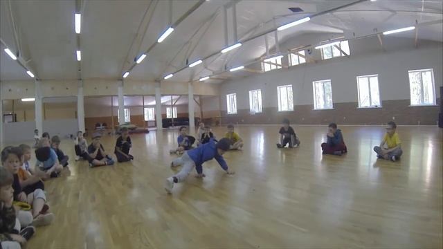 Мастер-класс от bboy Федоскина для детей | Летний танцевальный лагерь Good Foot 2016 смотреть онлайн