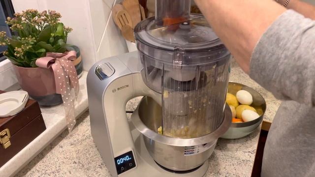 Bosch MUM5XL72 sałatka warzywna смотреть онлайн