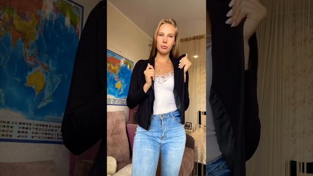 Школа моделей. Демонстрация деталей одежды при позировании