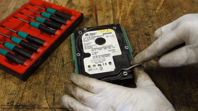How to disassemble Western Digital hard disk drive смотреть онлайн