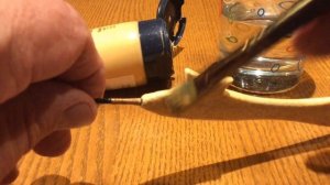 Чем покрасить зимнюю удочку из пенопласта?