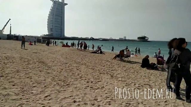 Пляж в Дубае около Паруса Burj Al Arab. Декабрь смотреть онлайн
